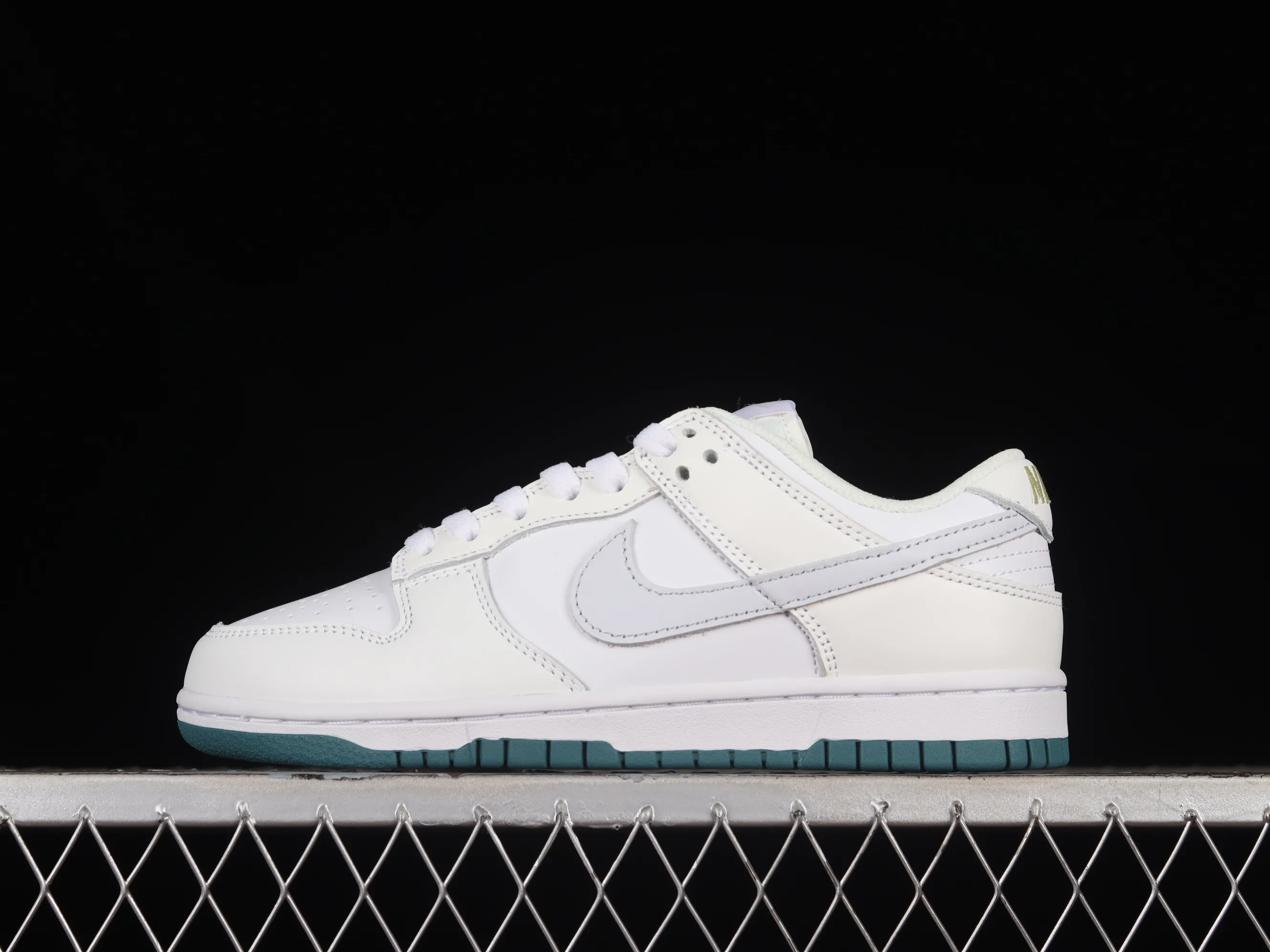 All categories Nk SB Dunk series Nk SB Dunk Low low-top sneakers Nk SB Dunk Low white green SB low-top sports and leisure sneakers FD9911-101